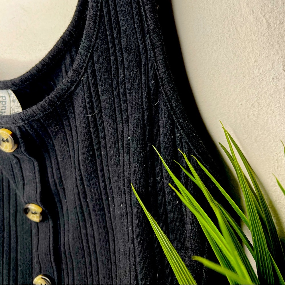 thick strapped black top with buttons
